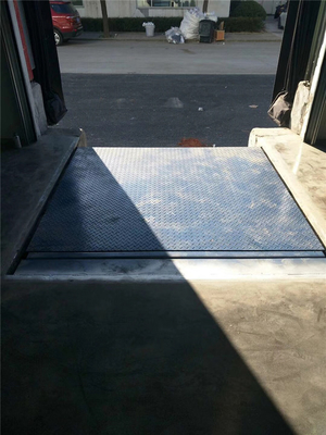 8Ton Telescopic Dock Leveler With Retractable Lip  800MM,900MM,1000MM Is Best Solution For Loading Bay