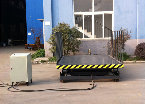 Truck Unloading Ramp Hydraulic Dock Lift Available In Variety Size And Lifting Capacities.