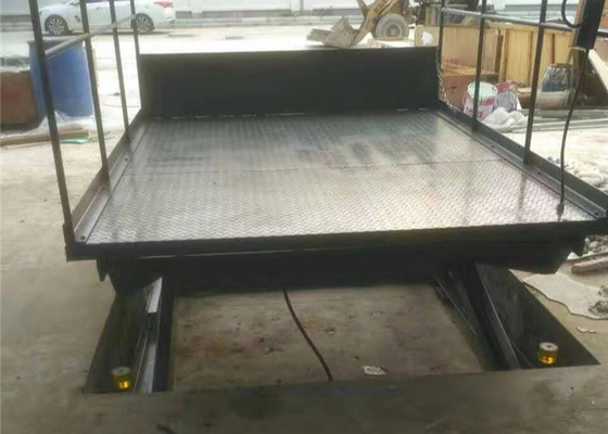 Scissor hydraulischen LKW-Dock-Aufzug justierte Hubhöhe auch mit manuellem Senkungsventil